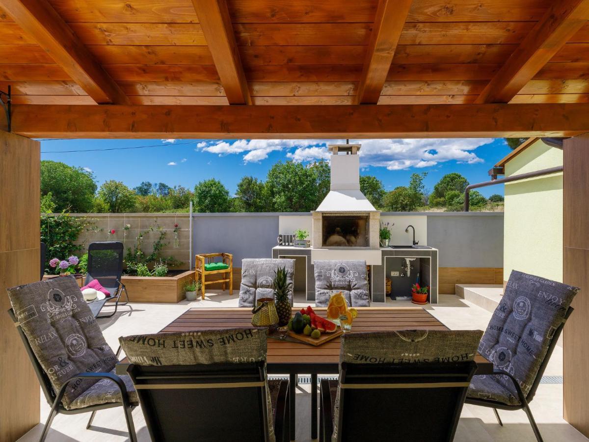 Holiday Home Laura By Interhome Pula Zewnętrze zdjęcie